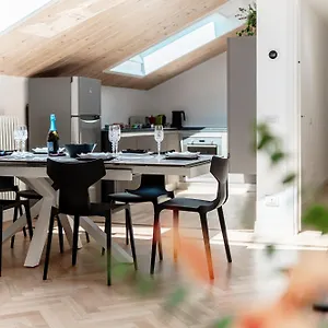 Attic 64 - The House Of Travelers Como